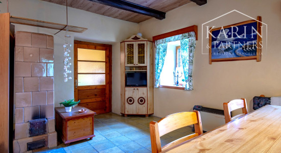 Pokojná chalupa s dušou v Štiavnických vrchoch – Jabloňovce.