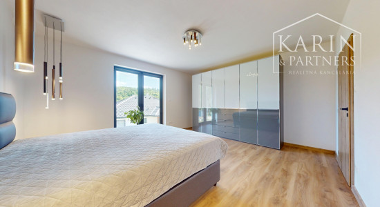 Luxusná novostavba s nadštandardným vyhotovením ihneď k nasťahovaniu v blízkosti Banskej Štiavnice