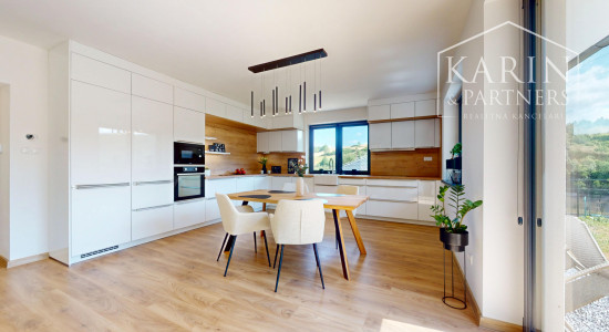 Luxusná novostavba s nadštandardným vyhotovením ihneď k nasťahovaniu v blízkosti Banskej Štiavnice