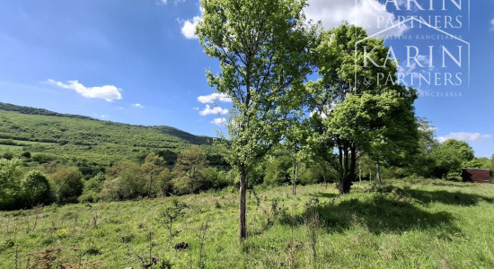 Slnečný rekreačný pozemok 5140 m2 s mobilným domom obklopený krásnou prírodou Horný Tisovník