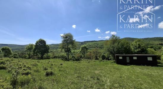 Slnečný rekreačný pozemok 5140 m2 s mobilným domom obklopený krásnou prírodou Horný Tisovník