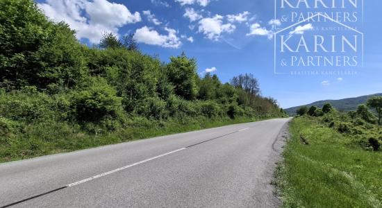 Slnečný rekreačný pozemok 5140 m2 s mobilným domom obklopený krásnou prírodou Horný Tisovník