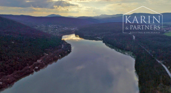 Pozemok pri vode pod Malými Karpatmi, Horné Orešany.