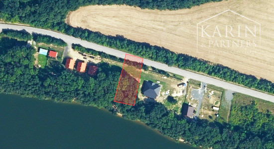 Pozemok pri vode pod Malými Karpatmi, Horné Orešany.