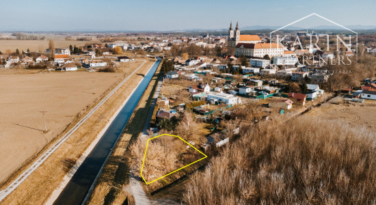 Stavebný pozemok v kľudnej časti mesta Šaštín-Stráže