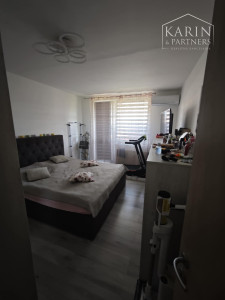 Výhodná ponuka: Na predaj – Priestranný 4-izbový byt po rekonštrukcii so špajzou a balkónom na sídlisku JUH – Nové Zámky