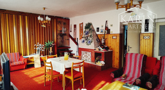 Na predaj priestranný rodinný dom s veľkým pozemkom a možnosťou ďalšej výstavby – ideálne miesto na bývanie aj investíciu