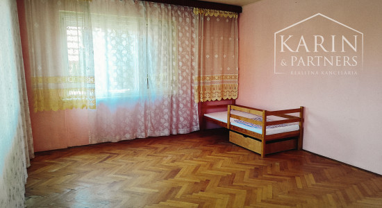 Priestranný 7 izb. rodinný dom - 6 km od Nových Zámkov