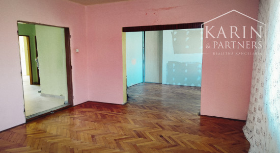 Priestranný 7 izb. rodinný dom - 6 km od Nových Zámkov