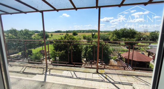 Priestranný 7 izb. rodinný dom - 6 km od Nových Zámkov