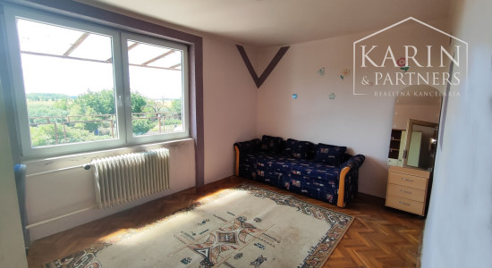 Priestranný 7 izb. rodinný dom - 6 km od Nových Zámkov