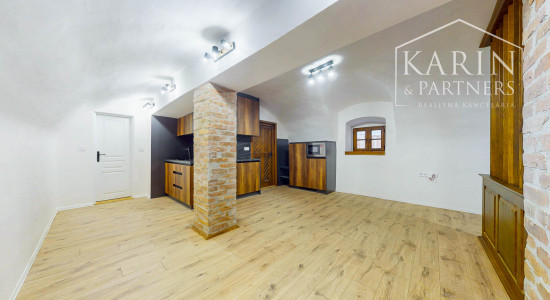 Exkluzívny nový apartmán v centre Banskej Štiavnice:  Spojenie moderného komfortu a historického šarmu