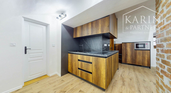 Exkluzívny nový apartmán v centre Banskej Štiavnice:  Spojenie moderného komfortu a historického šarmu