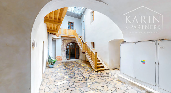 Exkluzívny nový apartmán v centre Banskej Štiavnice:  Spojenie moderného komfortu a historického šarmu