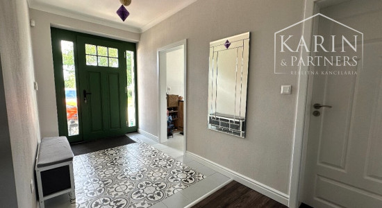 Na predaj exkluzívny rodinný dom - luxusná novostavba s veľkým pozemkom v blízkom okolí Nových Zámkov - Rezervované