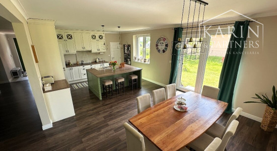 Na predaj exkluzívny rodinný dom - luxusná novostavba s veľkým pozemkom v blízkom okolí Nových Zámkov - Rezervované