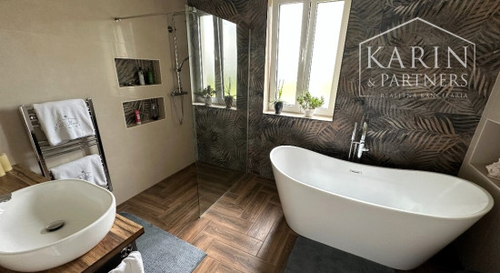 Na predaj exkluzívny rodinný dom - luxusná novostavba s veľkým pozemkom v blízkom okolí Nových Zámkov - Rezervované