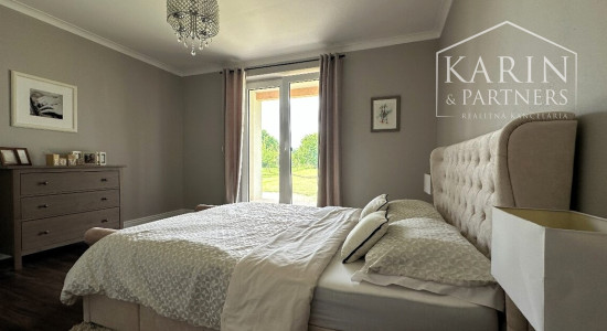 Na predaj exkluzívny rodinný dom - luxusná novostavba s veľkým pozemkom v blízkom okolí Nových Zámkov - Rezervované