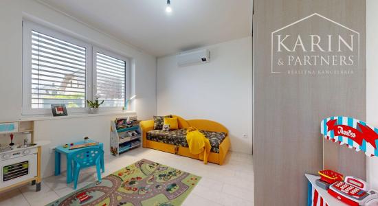 REZERVOVANÉ 4-izbový bungalov s bazénom | altánok | klimatizácia | krb