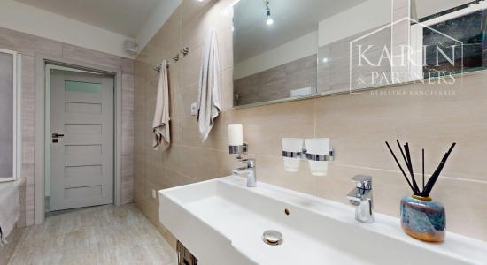 REZERVOVANÉ 4-izbový bungalov s bazénom | altánok | klimatizácia | krb