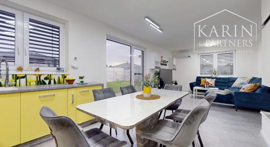 REZERVOVANÉ 4-izbový bungalov s bazénom | altánok | klimatizácia | krb