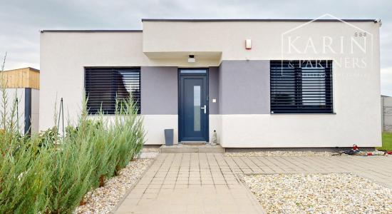 REZERVOVANÉ 4-izbový bungalov s bazénom | altánok | klimatizácia | krb