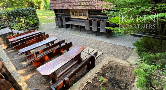 ŠTVORPODLAŽNÁ VILA S BAZÉNOM, WELLNESSOM A KOLIBOU V MODRE - HARMÓNIA