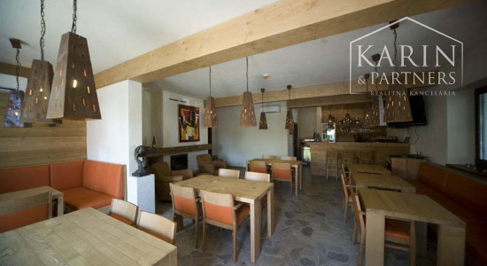 ŠTVORPODLAŽNÁ VILA S BAZÉNOM, WELLNESSOM A KOLIBOU V MODRE - HARMÓNIA