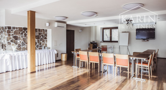 ŠTVORPODLAŽNÁ VILA S BAZÉNOM, WELLNESSOM A KOLIBOU V MODRE - HARMÓNIA