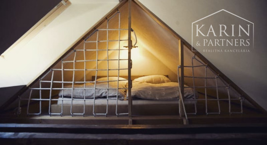 ŠTVORPODLAŽNÁ VILA S BAZÉNOM, WELLNESSOM A KOLIBOU V MODRE - HARMÓNIA