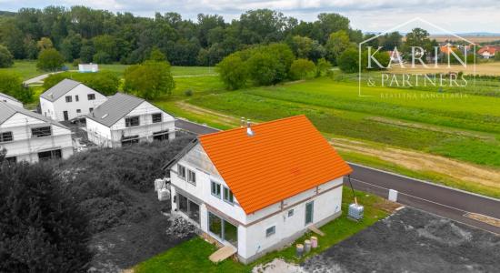 NÍZKOENERGETICKÝ DVOJDOM S DVOMI SAMOSTATNÝMI 5I JEDNOTKAMI