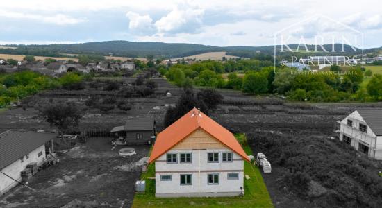 NÍZKOENERGETICKÝ DVOJDOM S DVOMI SAMOSTATNÝMI 5I JEDNOTKAMI