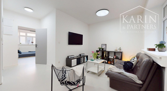 REZERVOVANÝ KVALITNE A MODERNE ZREKONŠTRUOVANÝ 2I BYT S TERASOU A PIVNICOU