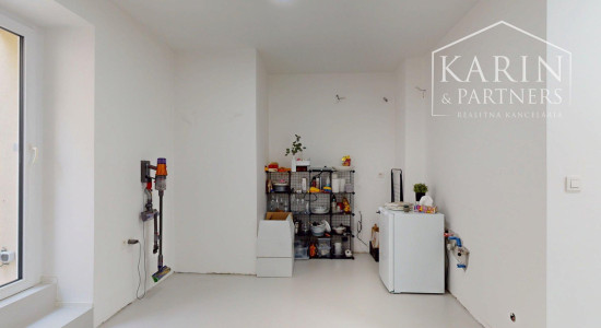 REZERVOVANÝ KVALITNE A MODERNE ZREKONŠTRUOVANÝ 2I BYT S TERASOU A PIVNICOU