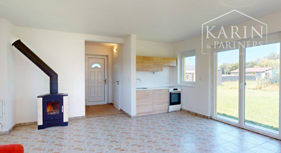 DVOJPODLAŽNÝ REKREAČNÝ DOM V PRIVÁTNOM AREÁLI PRI VOJČIANSKOM JAZERE