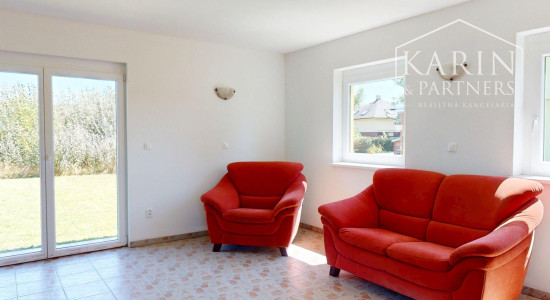 DVOJPODLAŽNÝ REKREAČNÝ DOM V PRIVÁTNOM AREÁLI PRI VOJČIANSKOM JAZERE