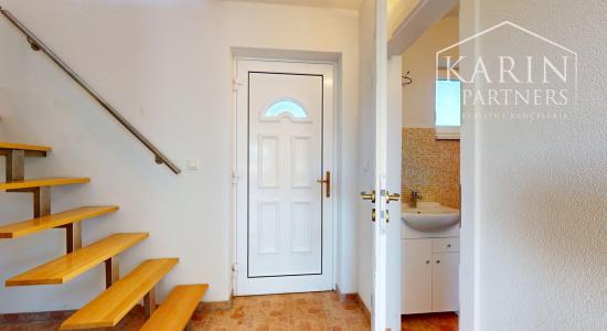 DVOJPODLAŽNÝ REKREAČNÝ DOM V PRIVÁTNOM AREÁLI PRI VOJČIANSKOM JAZERE