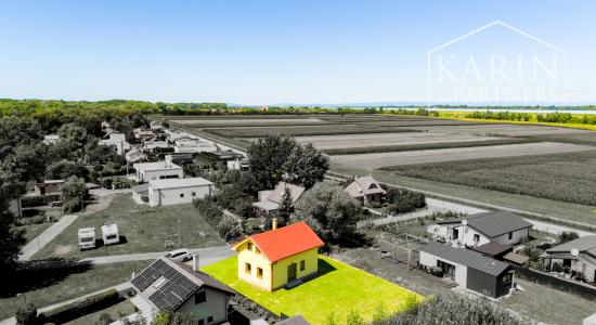 DVOJPODLAŽNÝ REKREAČNÝ DOM V PRIVÁTNOM AREÁLI PRI VOJČIANSKOM JAZERE