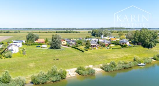 DVOJPODLAŽNÝ REKREAČNÝ DOM V PRIVÁTNOM AREÁLI PRI VOJČIANSKOM JAZERE