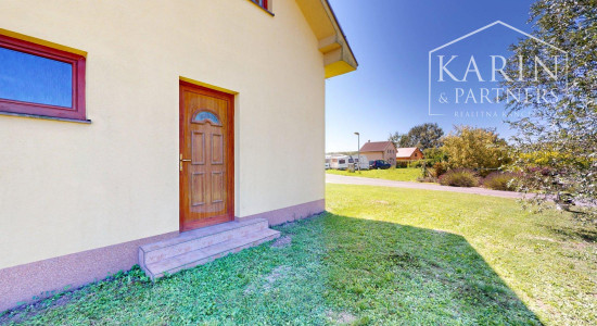 DVOJPODLAŽNÝ REKREAČNÝ DOM V PRIVÁTNOM AREÁLI PRI VOJČIANSKOM JAZERE