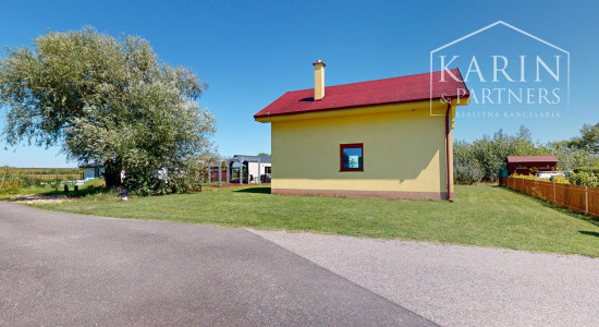 DVOJPODLAŽNÝ REKREAČNÝ DOM V PRIVÁTNOM AREÁLI PRI VOJČIANSKOM JAZERE