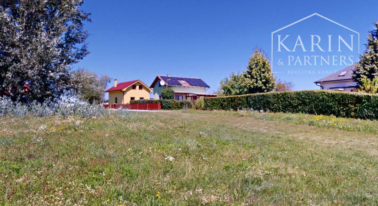 DVOJPODLAŽNÝ REKREAČNÝ DOM V PRIVÁTNOM AREÁLI PRI VOJČIANSKOM JAZERE