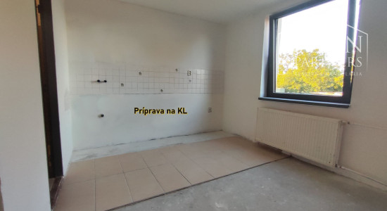 Na predaj veľký priestranný rodinný dom po rekonštrukcii – Jasová