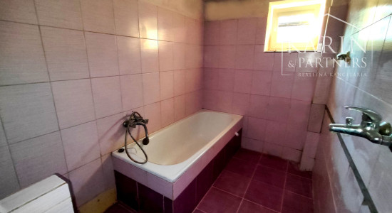 Na predaj veľký priestranný rodinný dom po rekonštrukcii – Jasová