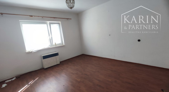 Na predaj rodinný dom v Trnovci nad Váhom – výborná lokalita, veľký pozemok