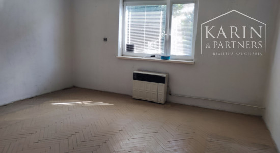 Na predaj rodinný dom v Trnovci nad Váhom – výborná lokalita, veľký pozemok