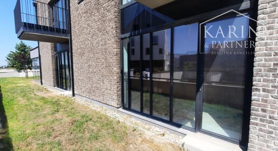 NA PREDAJ OBCHODNÝ PRIESTOR S TERASOU V PROJEKTE DVE SÝPKY, BRATISLAVA JAROVCE, CENA S DPH: 560.675 €