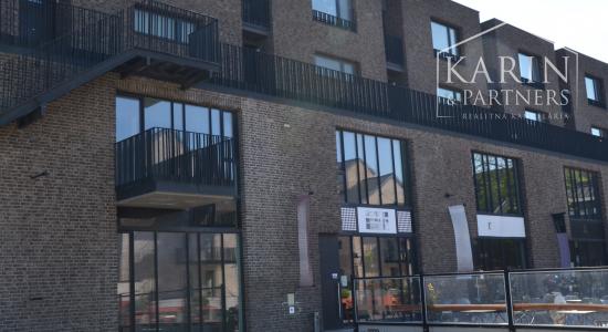 NA PREDAJ OBCHODNÝ PRIESTOR S PREDZÁHRADKOU, V PROJEKTE DVE SÝPKY, BRATISLAVA JAROVCE, CENA S DPH: 225.500 €