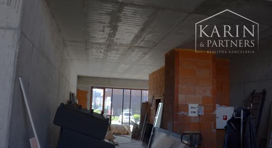 NA PREDAJ OBCHODNÝ PRIESTOR S PREDZÁHRADKOU, V PROJEKTE DVE SÝPKY, BRATISLAVA JAROVCE, CENA S DPH: 225.500 €