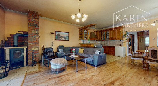 Priestranný 4-izbový rodinný dom na predaj - Blatná na Ostrove